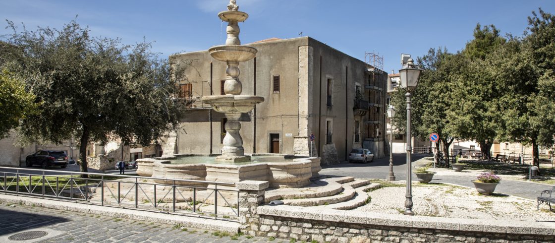 Fontana di Piazza Castelllo - Foto di Sandro Scalia